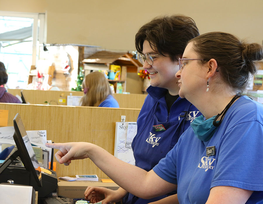 emp_cashiers_5L9A3730-copy