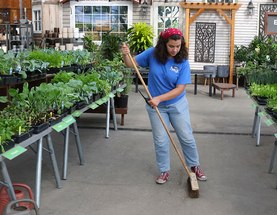 emp_greenhouseSweeping_5L9A9641