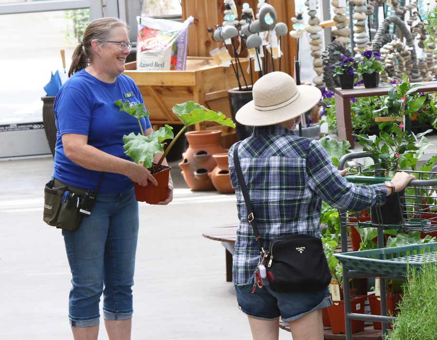 emp_greenhouse_customerService_5L9A9803-copy