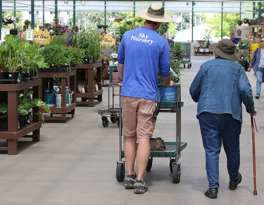 emp_roadwayCustomerService_5L9A7019