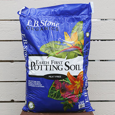 bag_earthFirstPottingSoil_EBStone_5L9A9907